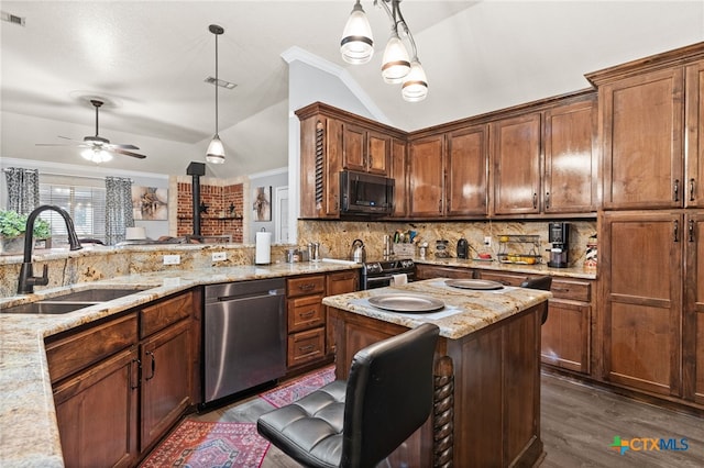 kitchen with tasteful backsplash, a sink, stainless steel appliances, dark wood-type flooring, and lofted ceiling