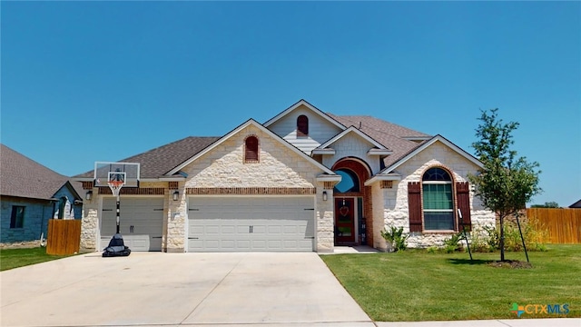 craftsman house featuring a garage and a front lawn