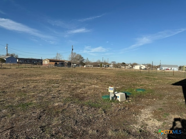 view of yard featuring a rural view