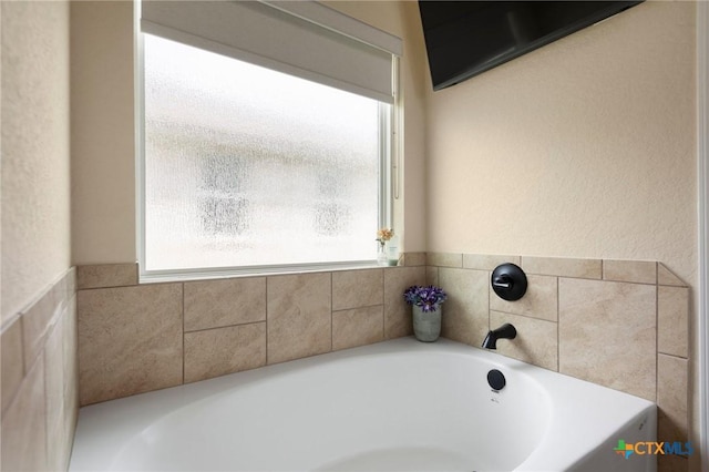 6105 Dorado Dr, Killeen, TX 76542 - bathroom with a garden tub