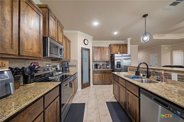 6105 Dorado Dr, Killeen, TX 76542 - kitchen with crown molding, stainless steel appliances, visible vents, and a sink