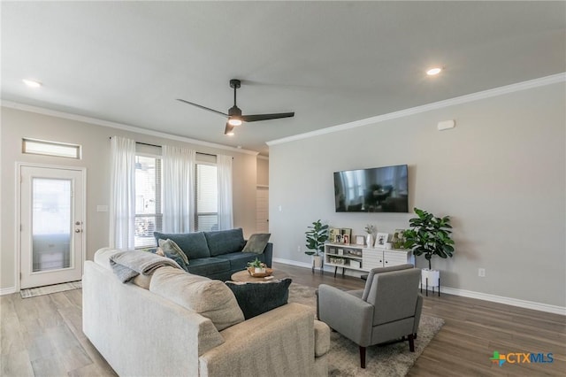 living area with light wood-style floors, baseboards, and ornamental molding