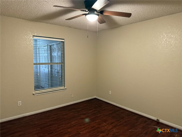 spare room with dark wood-type flooring, a textured ceiling, and ceiling fan