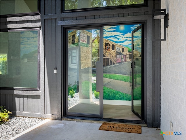 3415 Chisholm Trl, Salado, TX 76571 - entrance to property featuring board and batten siding