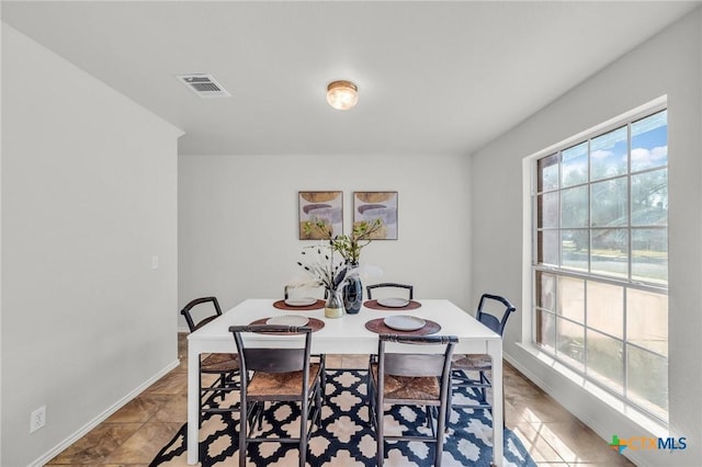 7016 Albacete Ln, Round Rock, TX 78681 - dining space featuring baseboards