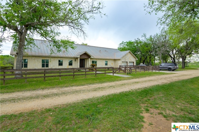 single story home featuring a front yard