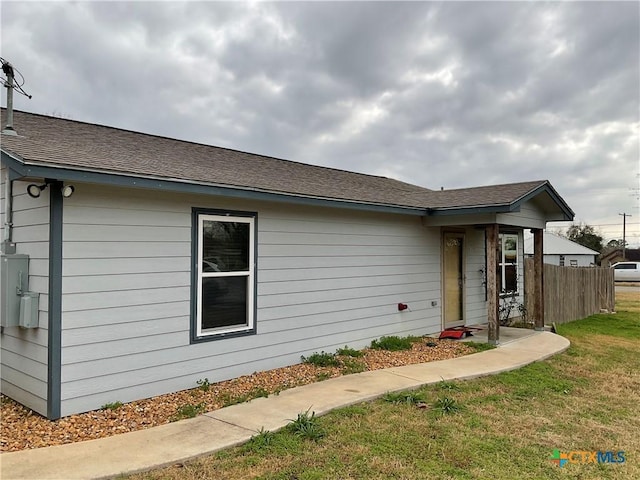 view of front of home with a front yard