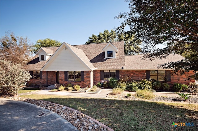 view of front of property with a front yard