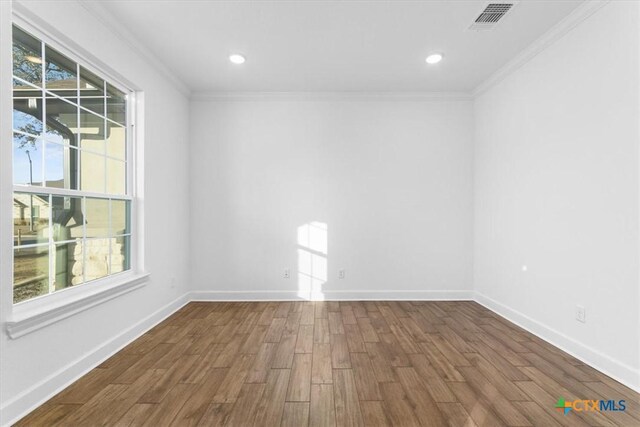 4121 Turning Leaf Dr, Nolanville, TX 76559 - kitchen featuring stainless steel appliances, a sink, gray cabinets, light countertops, and crown molding