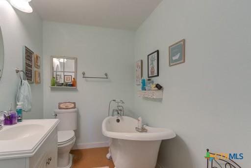 162 Canyon Crk, Canyon Lake, TX 78133 - full bathroom with a freestanding tub, baseboards, toilet, and vanity