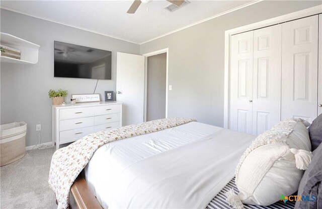 207 River St, Hallettsville, TX 77964 - carpeted bedroom with a closet, crown molding, a ceiling fan, and baseboards