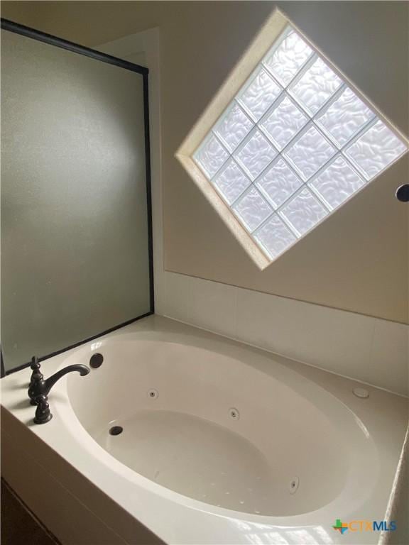 bathroom featuring tiled tub