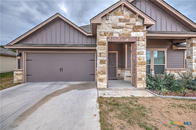 craftsman house with a garage