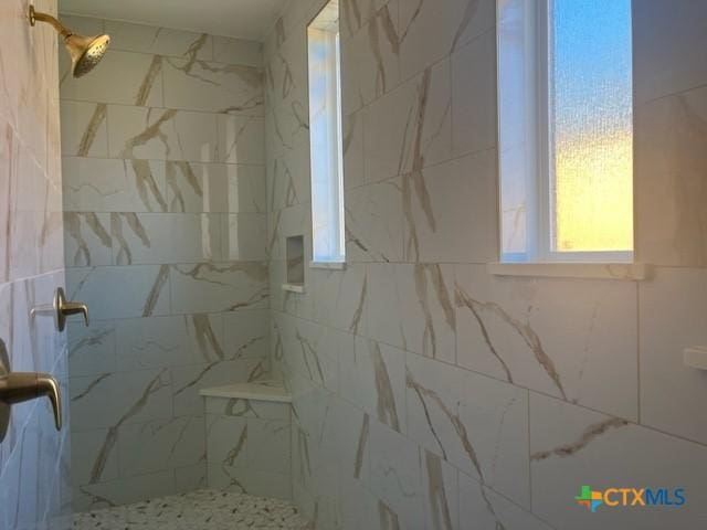 bathroom featuring a tile shower