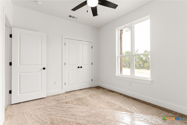 unfurnished dining area featuring an inviting chandelier, dark hardwood / wood-style floors, and crown molding