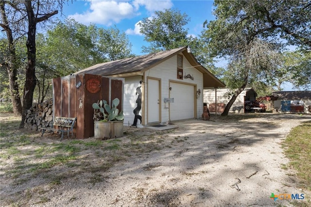 1843 Burr Oak Ln, Adkins, TX 78101 - detached garage with driveway
