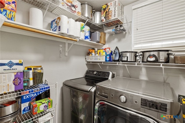 6804 Robert Dixon Dr, Austin, TX 78749 - laundry room with washing machine and dryer