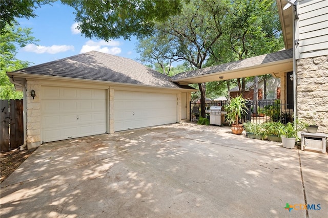6804 Robert Dixon Dr, Austin, TX 78749 - garage with fence
