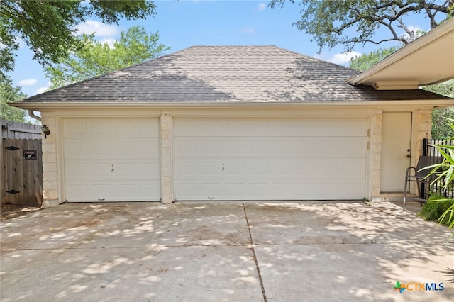 6804 Robert Dixon Dr, Austin, TX 78749 - view of garage