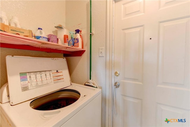 laundry area with washer / clothes dryer