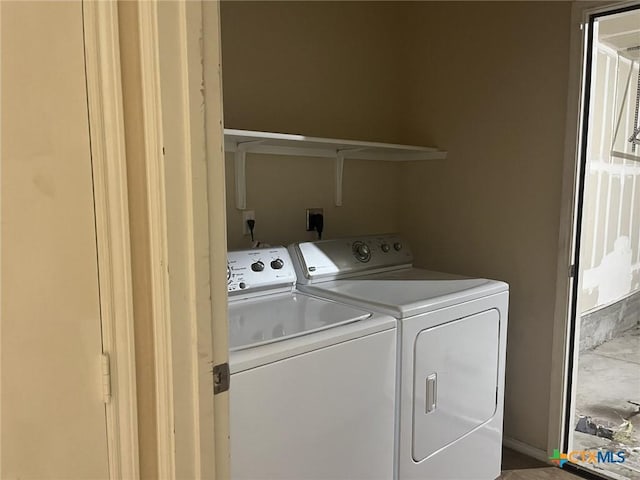 9210 Devonshire Ct, Killeen, TX 76542 - washroom with washer and clothes dryer