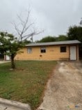 view of front of house featuring a front lawn