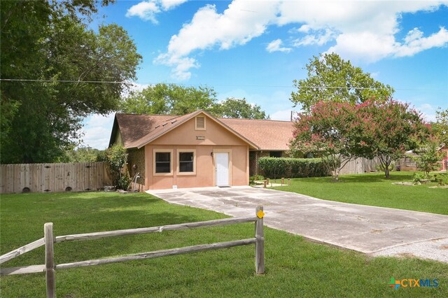 ranch-style home with a front yard