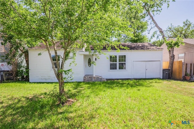 view of front of home with fence and a front yard