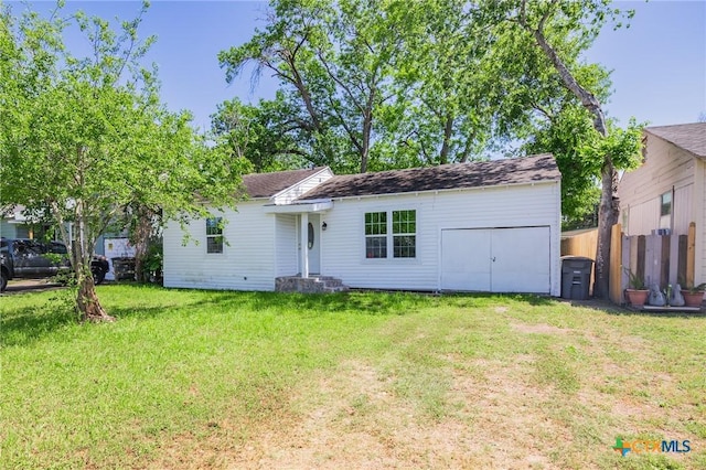 view of front of house with fence and a front yard