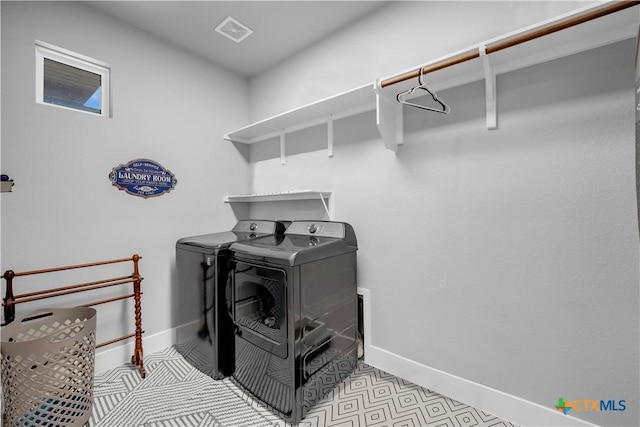 123 Wandering Oak Cir, Burnet, TX 78611 - laundry area featuring washing machine and dryer and baseboards