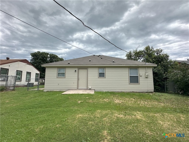 1718 S 15th St, Temple, TX 76504 - rear view of property with a patio