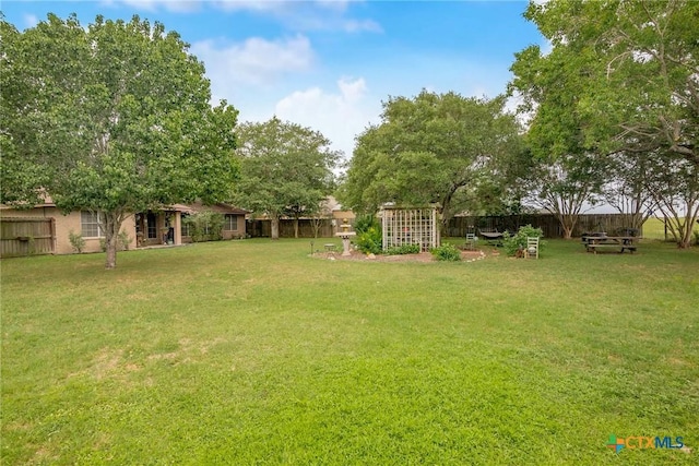 4 Longview Dr, Victoria, TX 77904 - view of yard