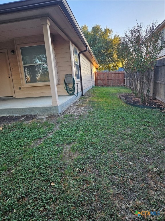 view of yard featuring a patio