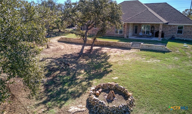 view of yard featuring a patio