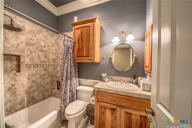 547 Powder Rdg, Luling, TX 78648 - full bath with vanity, crown molding, and shower / bath combo
