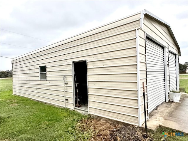 view of outdoor structure with a yard