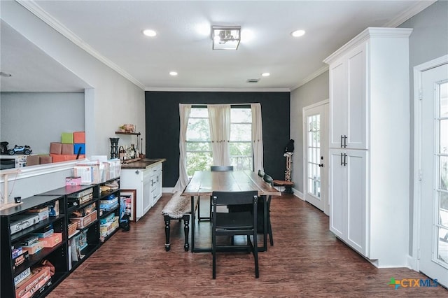 dining space with recessed lighting, ornamental molding, dark wood finished floors, and baseboards