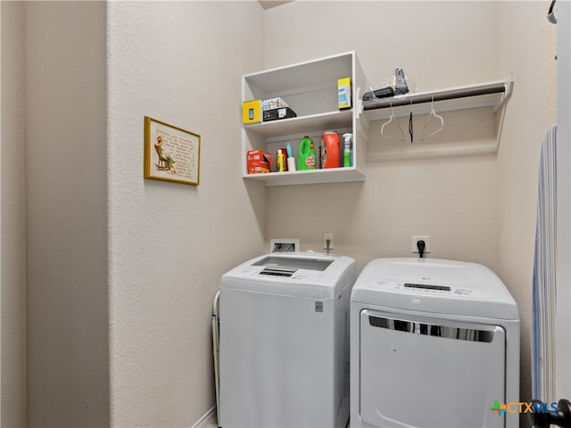 2136 Pioneer Pass, Seguin, TX 78155 - laundry room featuring washing machine and clothes dryer