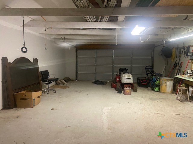 233 Thomas Dr, Martindale, TX 78655 - view of garage