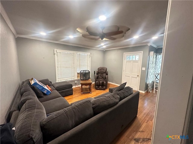 502 Tommy Dr, Port Lavaca, TX 77979 - living area featuring ornamental molding, ceiling fan, wood finished floors, and recessed lighting