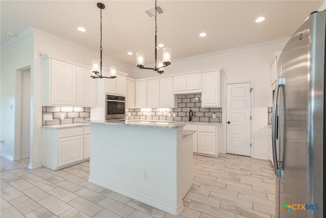 6106 Cactus Flower Ln, Killeen, TX 76549 - kitchen with stainless steel appliances, a chandelier, white cabinetry, backsplash, and crown molding