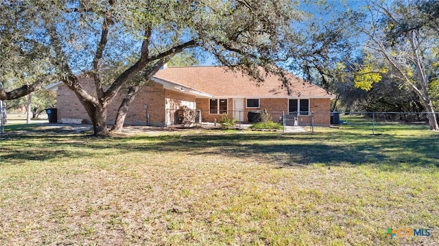 view of front of house with a front lawn