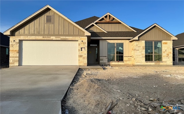 view of front of home featuring a garage