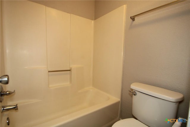 4508 Greenbriar Cir, Killeen, TX 76543 - full bathroom featuring toilet and shower / bathtub combination