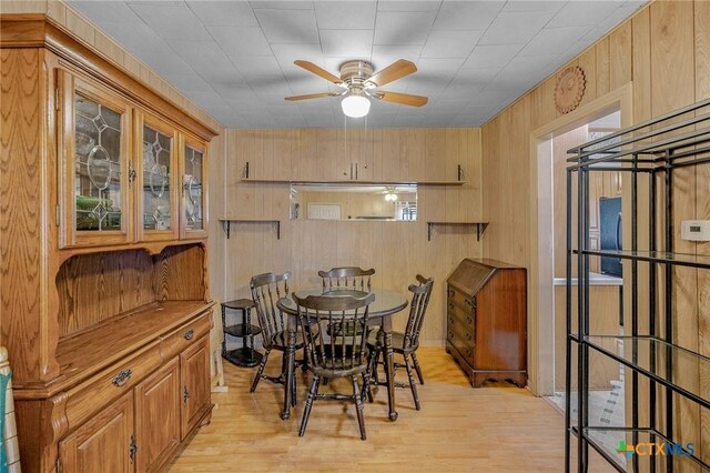 dining area with light hardwood / wood-style floors and ceiling fan