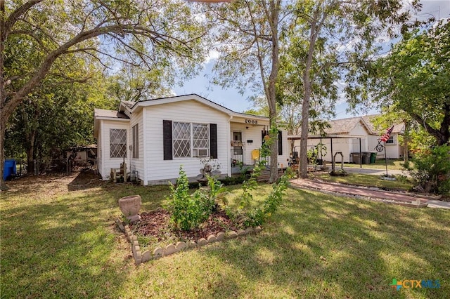 single story home featuring a front lawn