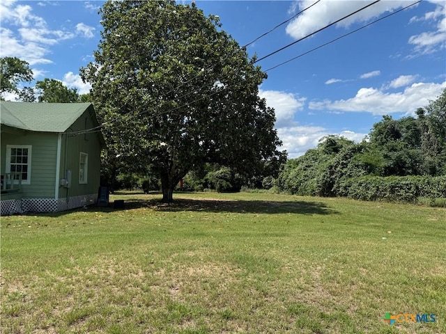 400 Grimes St, Cuero, TX 77954 - view of green lawn