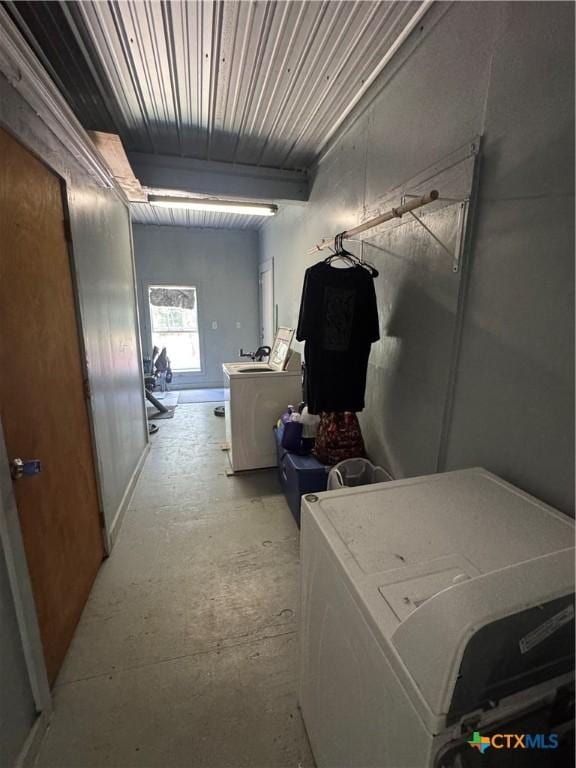 400 Grimes St, Cuero, TX 77954 - clothes washing area with washing machine and clothes dryer