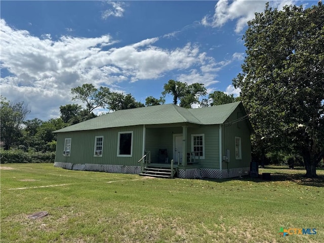 400 Grimes St, Cuero, TX 77954 - view of front of property featuring a front lawn and covered porch