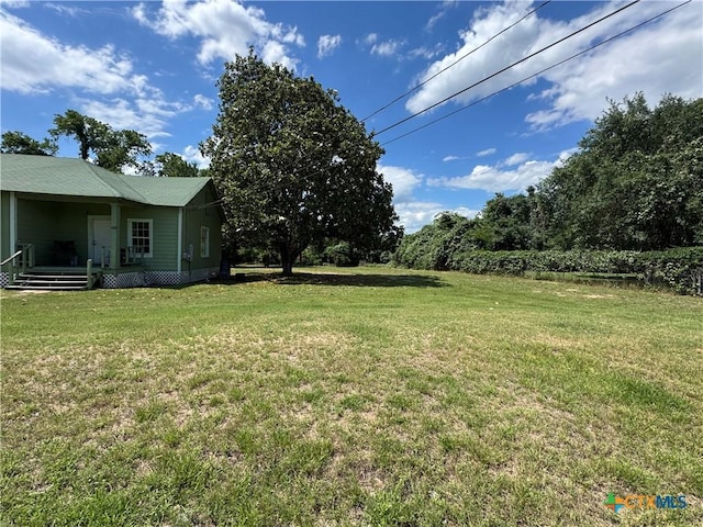 400 Grimes St, Cuero, TX 77954 - view of green lawn featuring covered porch